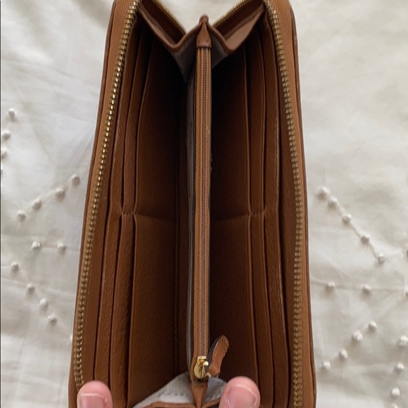 Michael Kors Wallet - Picture 4 of 5